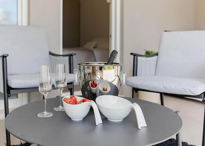 Апартаменты Sea View Garden *
